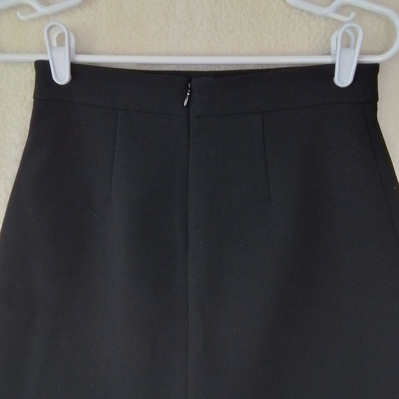 Forever 21 Contemporary Faux Suede Mini Skirt Size XS in Black, Burgundy - Picture 6 of 9
